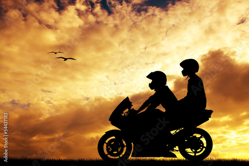 couple on a motorcycle © adrenalinapura