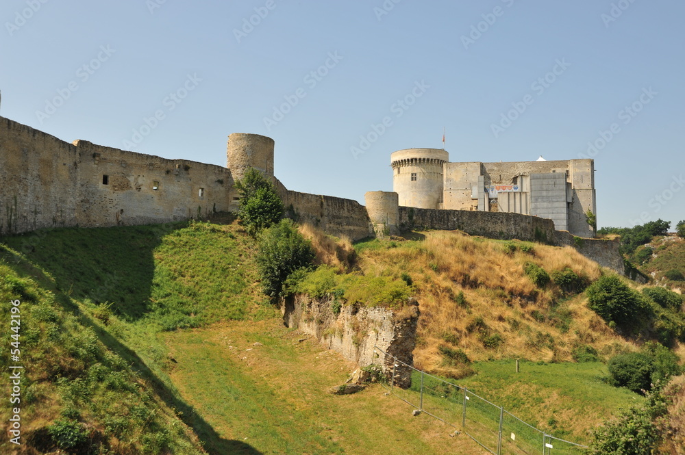 Donjon et fortifications, Falaise 3