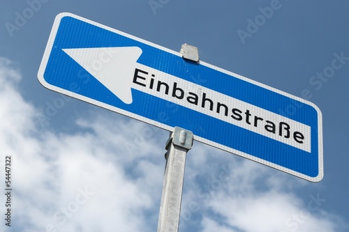 Deutsches Verkehrszeichen: Einbahnstraße photo