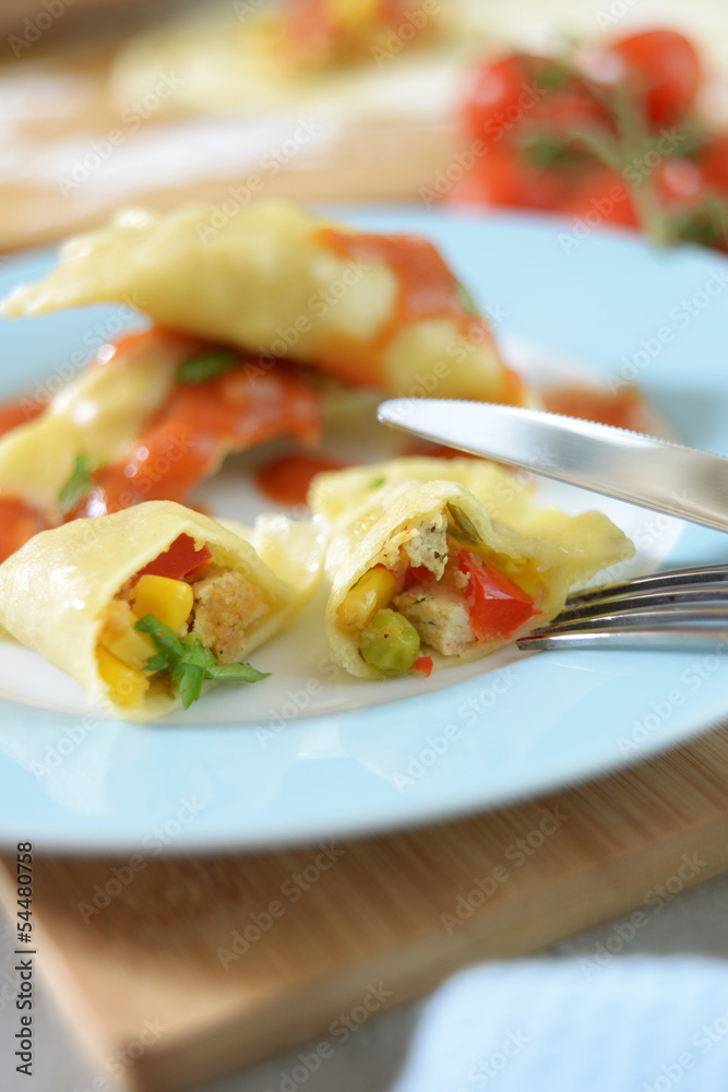 Ravioli gefüllt mit Gemüse-Tofu-Mischung Ravioli gefüllt mit Gemüse-Tofu-Mischung
