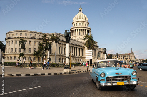 old car on street in Havana © marcin jucha