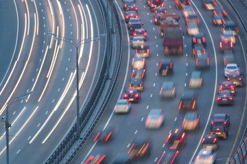 Fotobehang Snelle auto Verkeer op snelweg met bewegingsonscherpte  © Pavel Losevsky