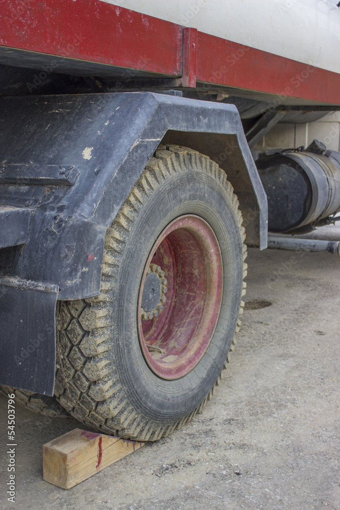 Rear Wheels, Wheel Chock and fuel tank Rear Wheels, Wheel Chock and fuel tank