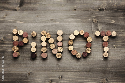фотографія "PINOT" written with corks