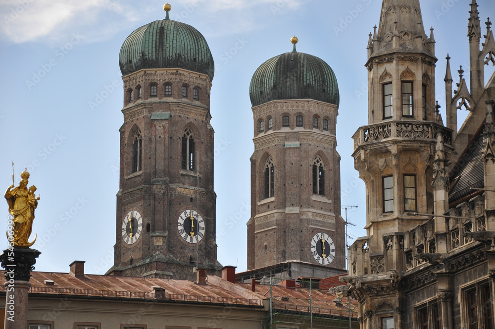 Blick vom Münchener Marienplatz auf die Frauenkirche
