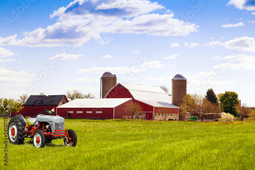 Fototapet Traditional american red farm with tractor