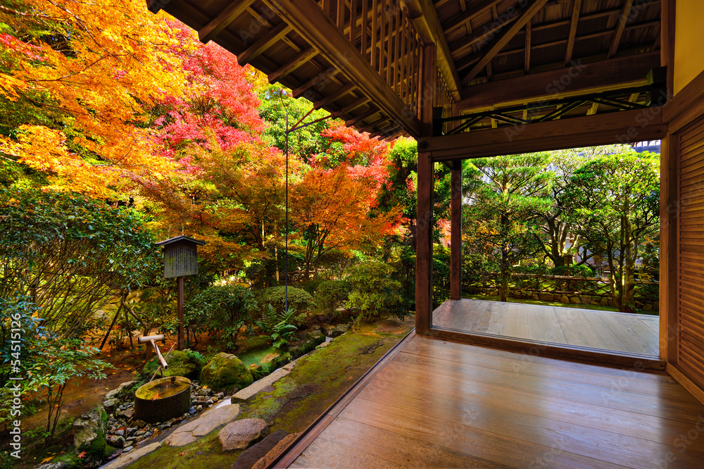Fall Foliage at Ryoan-ji Temple in Kyoto, Japan - obrazy, fototapety, plakaty 