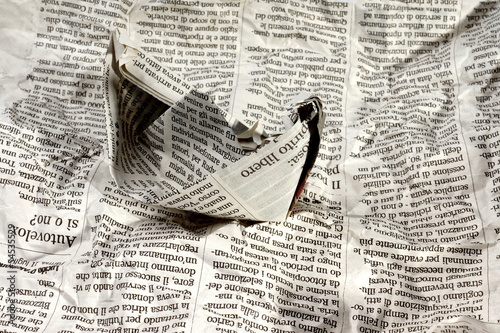 Tableau sur toile Newspaper Boat on the News