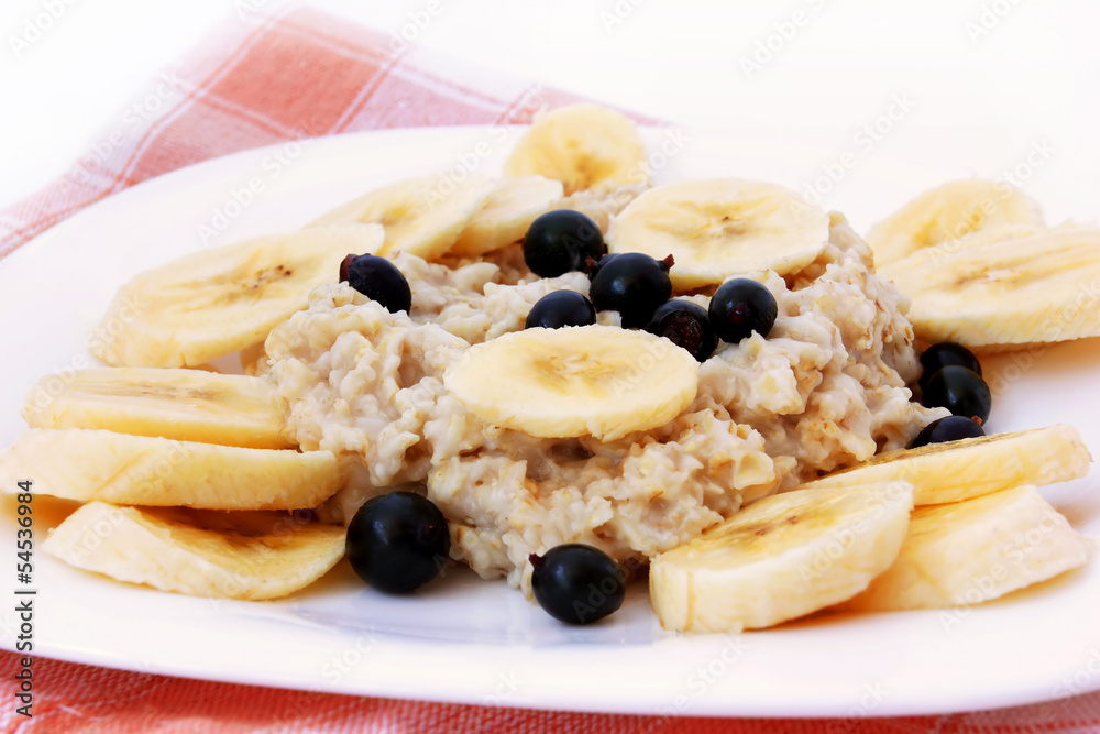 oatmeal with bananas and black currant