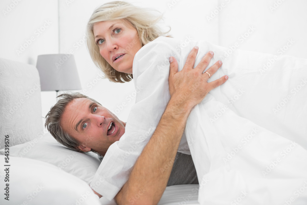 Obraz premium Shocked couple caught in the act