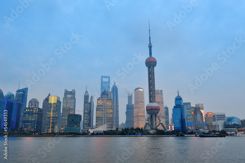 Panoramę Szanghaju w nocy