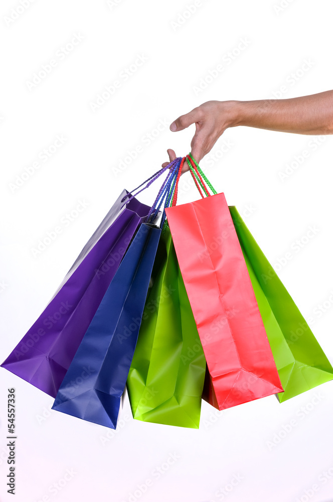 mano de hombre sujetando bolsas de compra