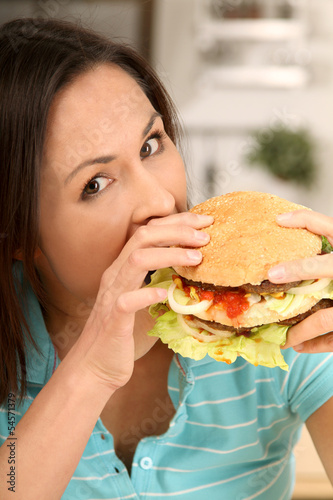 Frau beim Essen