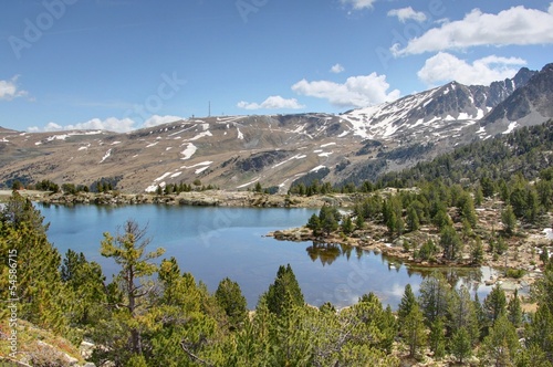 Fototapeta Naklejka Na Ścianę i Meble -  lac de montagne en andorre