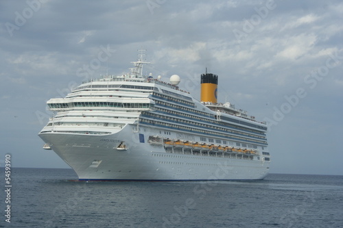 Fototapeta Naklejka Na Ścianę i Meble -  Cruise Ship in Greece