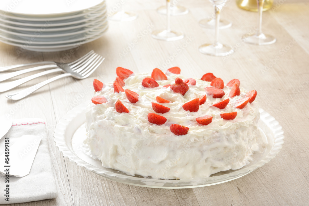 Torta alla panna con fragole Torta alla panna con fragole