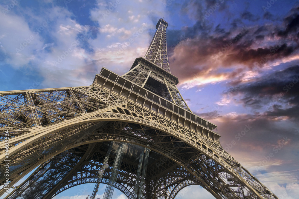 Tour Eiffel, Wideangle Street view, Paris, France - obrazy, fototapety, plakaty 