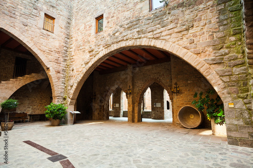 courtyard of Castle of Cardona Fototapet