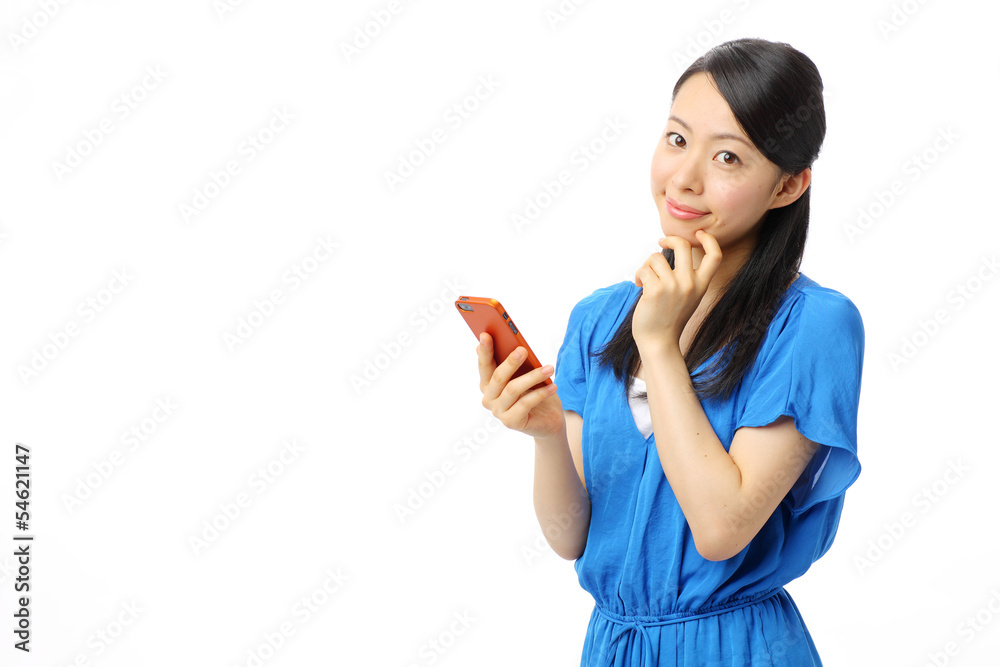 スマートフォンを使う女の子 スマートフォンを使う女の子