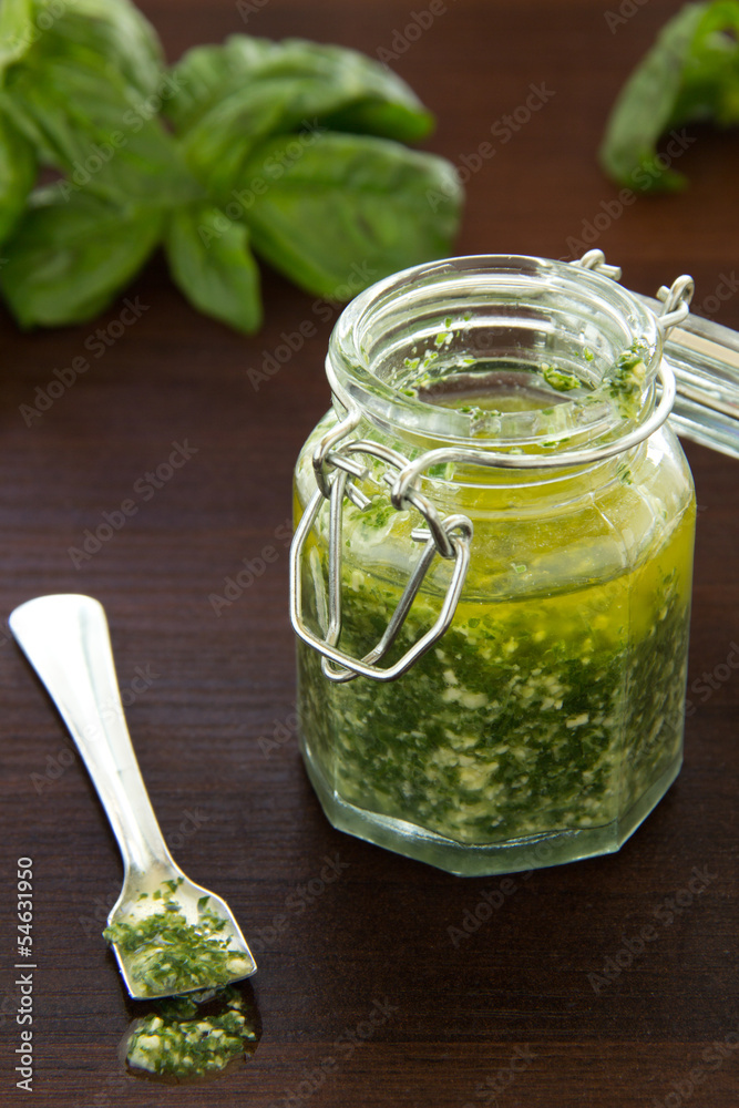 Pesto. Pesto.