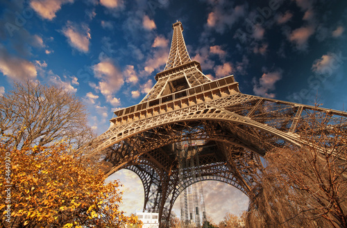 Beautiful colors of Eiffel Tower and Paris Sky © jovannig