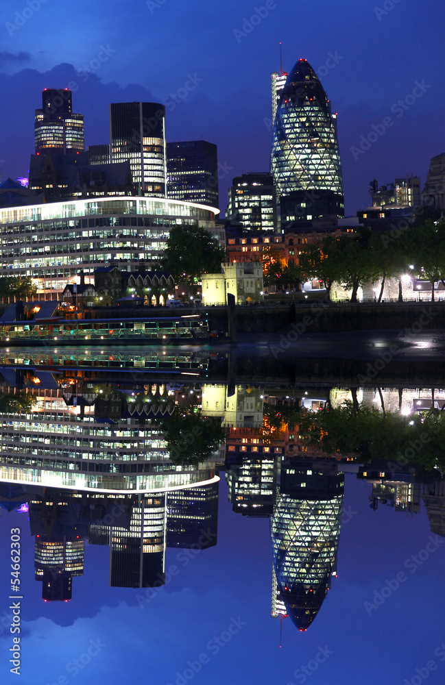 Fototapeta premium Modern London cityscape in the evening,England UK