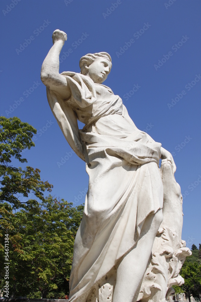 Statue dans les jardins de la Fontaine à Nîmes