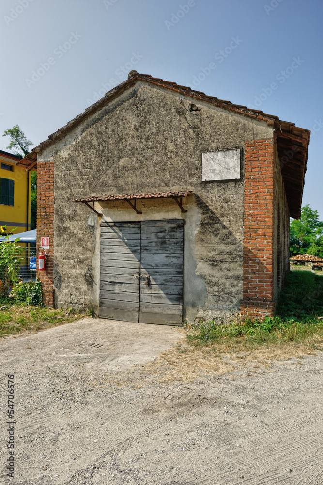 Costruzione rurale in campagna Costruzione rurale in campagna