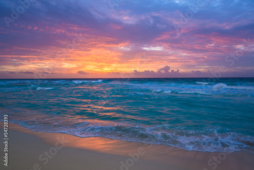 Fototapeta Naklejka Na Ścianę i Meble -  Sunrise in Cancun