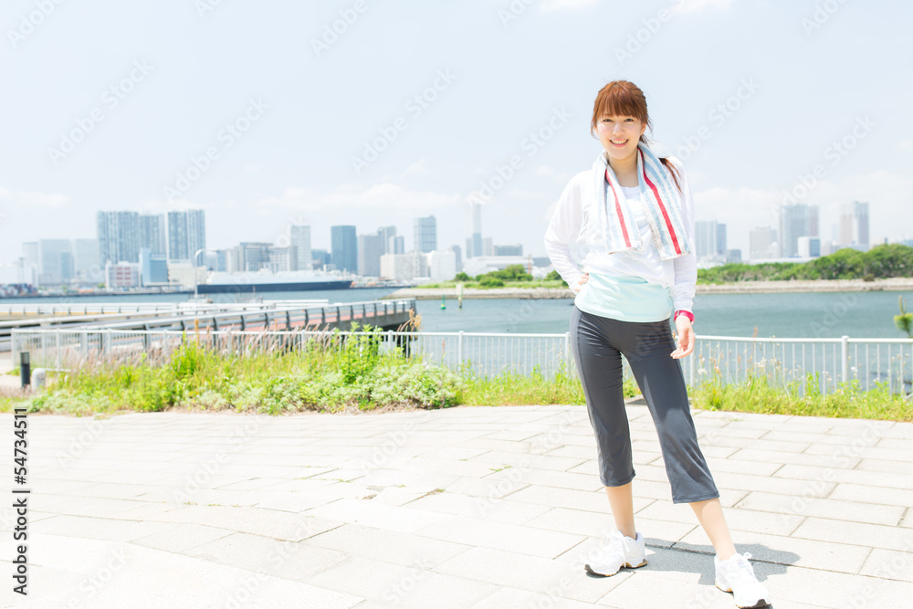 運動する女性