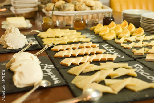 formaggio esposto photo