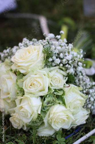 bouquet di rose bianche verde