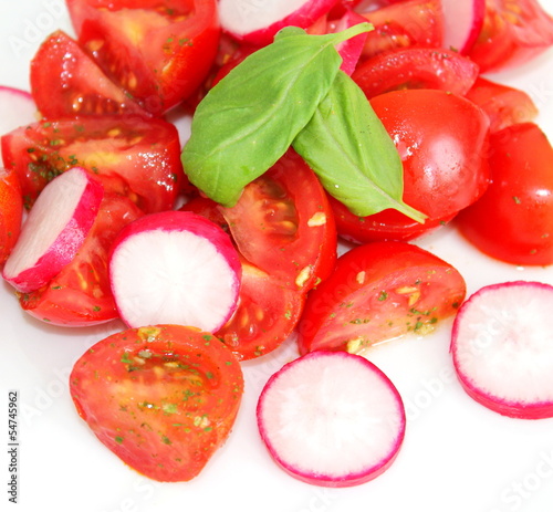 Tomatensalat mit Radieschen photo