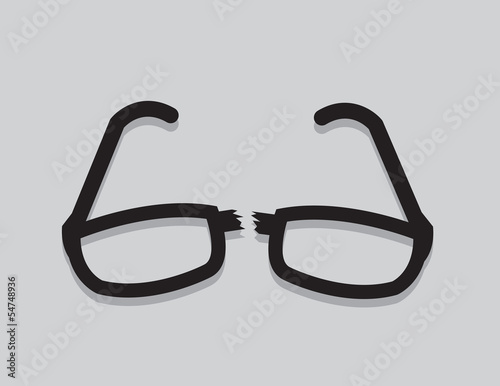 Tablou pe pânză Broken glasses snapped in half