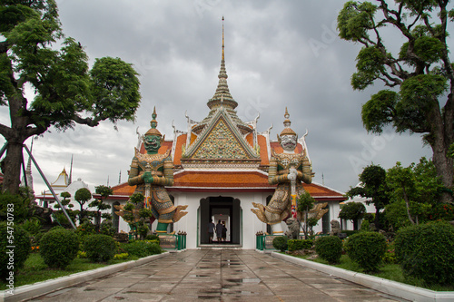 Thai temple at Bangkok Wut Arun © Thanet
