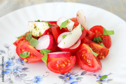 Tomatensalat mit Radieschen