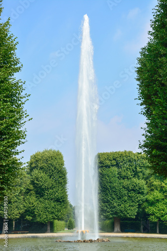 The great fountain in Herrenhausen Gardens  Hannover  Germany