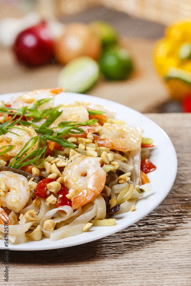 Pasta with shrimps and mushrooms
