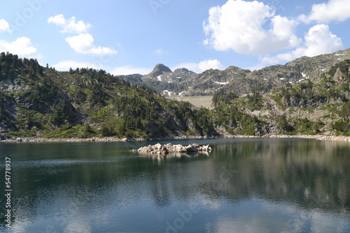 lac pyrenees