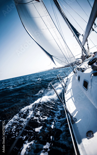 Sailboat in action © Anna Om