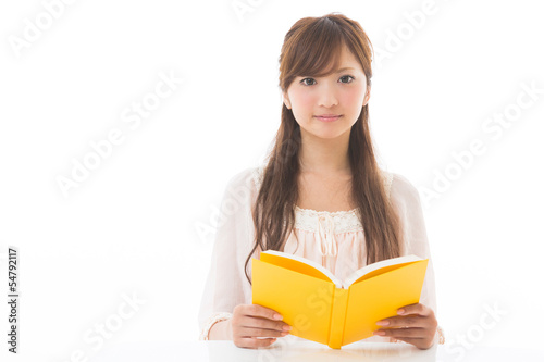 本を読む女性