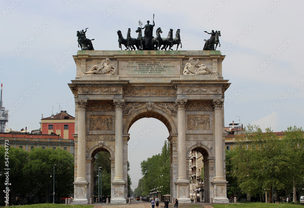 Detalle de Arco de la Paz en Milán, Italia