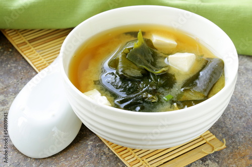 фотографія Japanese miso soup with tofu and seaweed