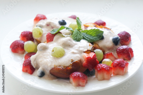 Fruit salad with yogurt