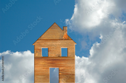 maison en bois sur fond de ciel