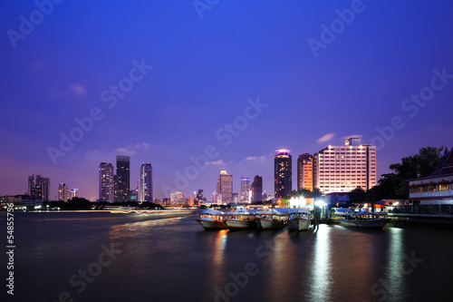 Chao phraya river at twilight with boats © wirojsid