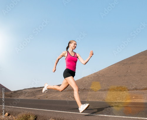 Frau joggt © Jonas Glaubitz