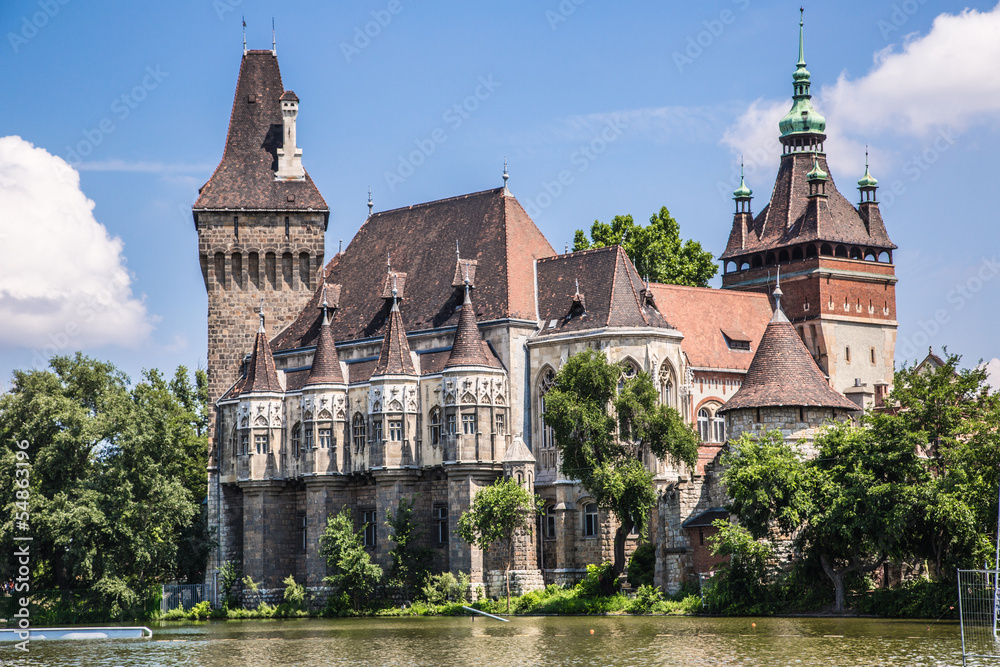 Fototapeta premium Zamek Vajdahunyad, główny park miejski w Budapeszcie
