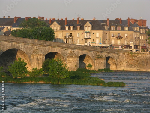 Blois : pont de pierre sur la Loire au coucher du soleil