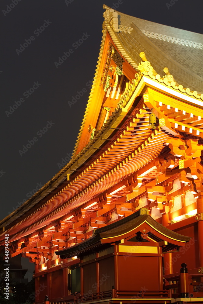 Fototapeta premium Sensoji-ji Red Japanese Temple in Asakusa, Tokyo, Japan